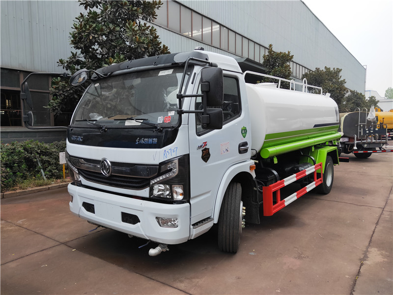 国六8吨热水保温运输车